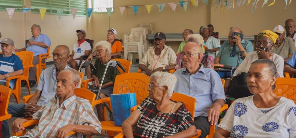 VP Rusland bezoekt  seniore burgers Huize Ashiana