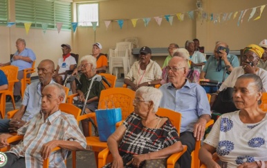 VP Rusland bezoekt  seniore burgers Huize Ashiana