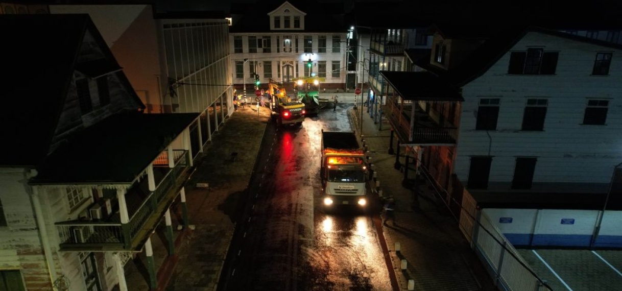 Nieuwe asfalttoplaag voor Watermolenstraat aangebracht