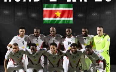Suriname walst over El Salvador en komt dichter bij WK-droom