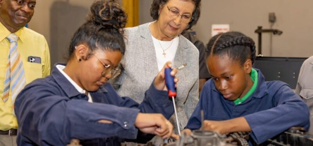 President Simons: “Beroepsonderwijs is motor voor economische diversificatie”