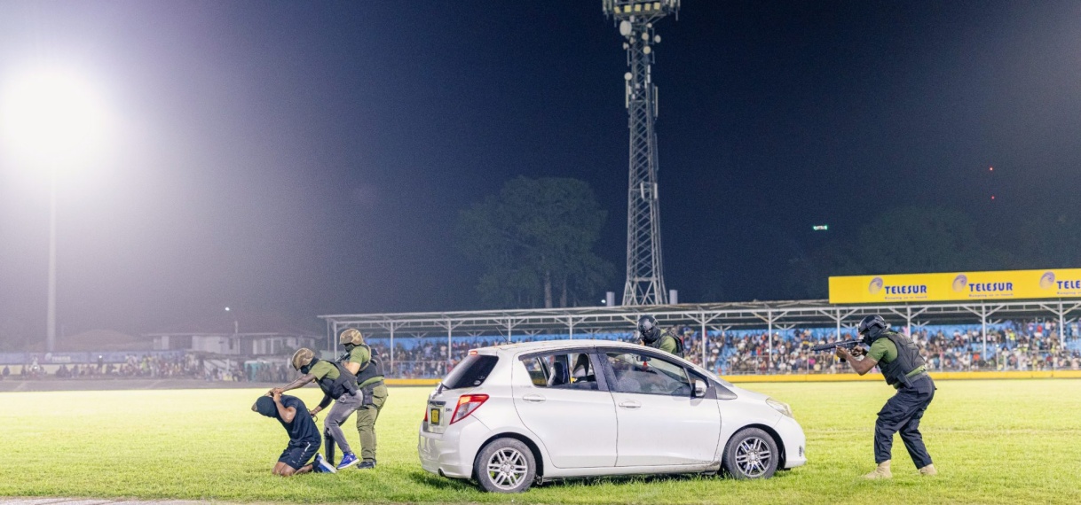 Indrukwekkende taptoe viert 50 jaar Surinaamse onafhankelijkheid