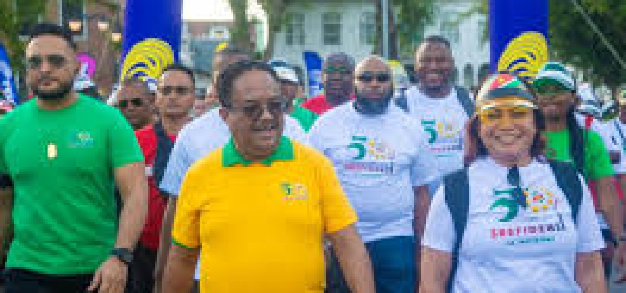 Commissie tevreden met massale participatie Srefidensi wandel- en trimloop