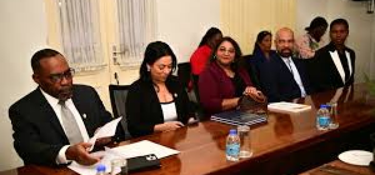 CCJ-delegatie brengt kennismakingsbezoek aan minister Monorath