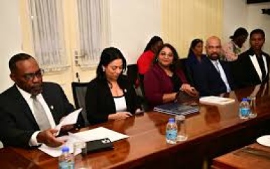 CCJ-delegatie brengt kennismakingsbezoek aan minister Monorath