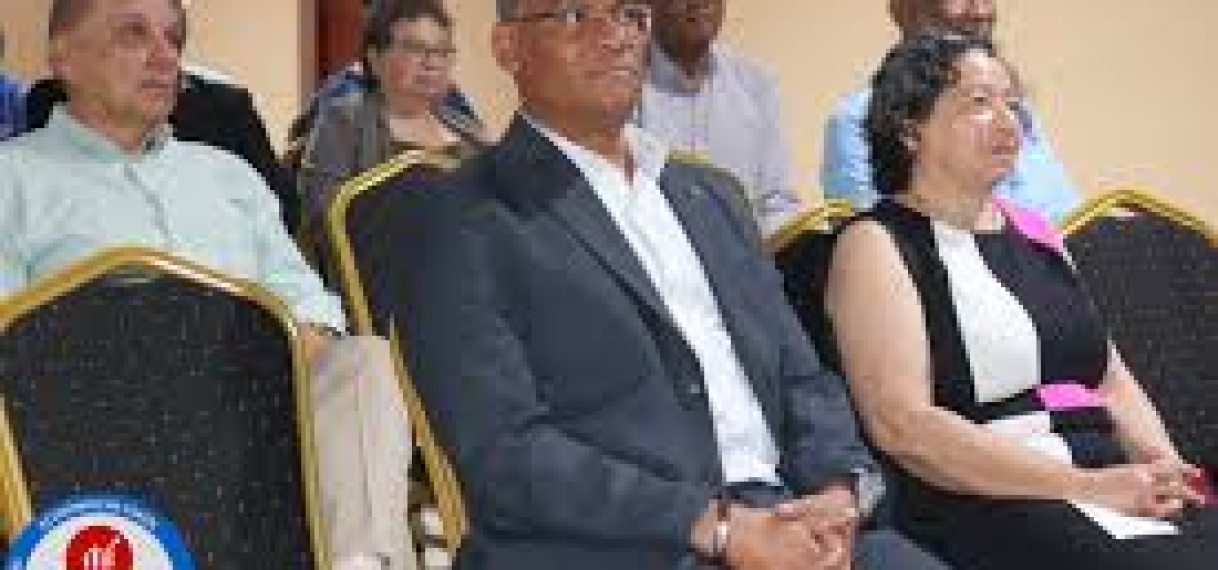 Minister EZOTI aanwezig tijdens MoU ondertekening UNASAT en Saxion