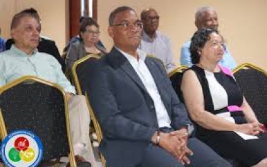 Minister EZOTI aanwezig tijdens MoU ondertekening UNASAT en Saxion