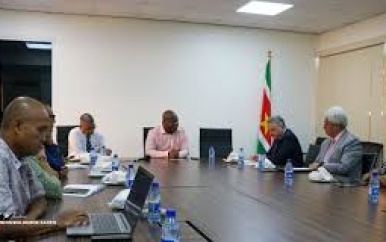 Minister Bee ontvangt UNDP-delegatie voor overleg over verkiezingsproces