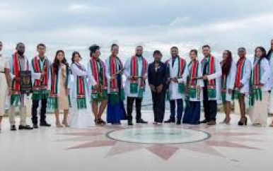 15 Surinaamse artsen ontvangen diploma in Cuba