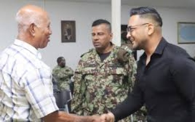 41 leden muziekkapel Nationaal Leger onderscheiden