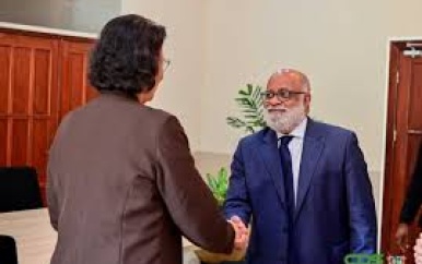 IDB-topman bespreekt versterking onderwijssector met president Simons