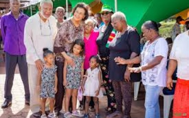 President Simons roept jong en oud op elkaar te ondersteunen voor beter Suriname