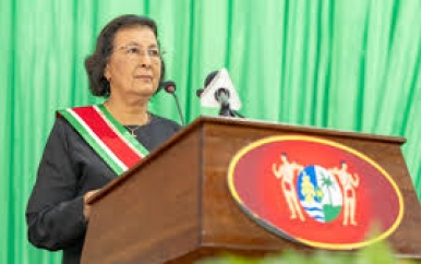 President Simons roept op tot nationale roadmap voor Surinames toekomst