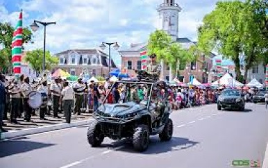 Grote opkomst bij viering 50 jaar Srefidensi