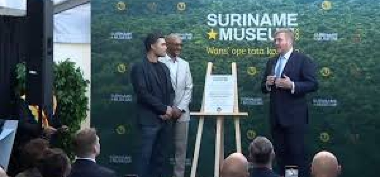 Koning Willem-Alexander opent Suriname Museum in Amsterdam