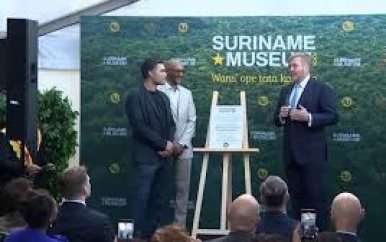 Koning Willem-Alexander opent Suriname Museum in Amsterdam