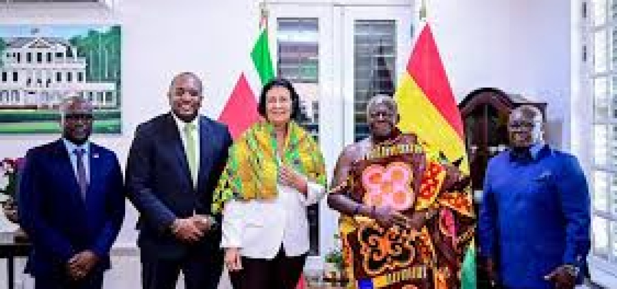 Ashanti-koning spreekt met president Simons, ministers en traditioneel gezag