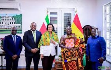 Ashanti-koning spreekt met president Simons, ministers en traditioneel gezag