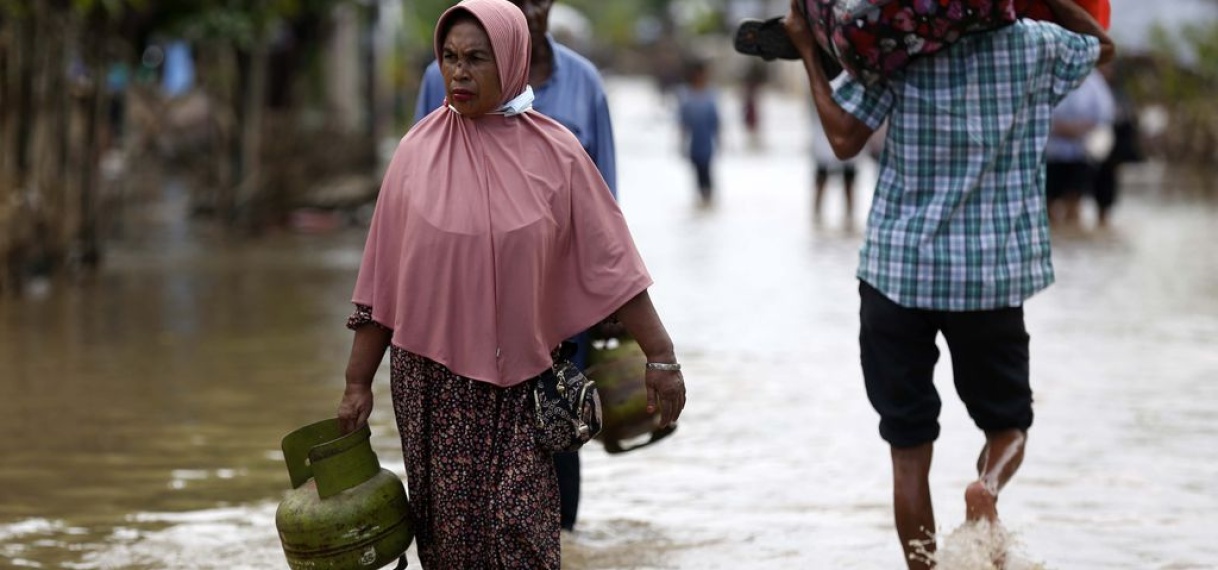 Ruim 900 doden door overstromingen Sumatra, gouverneur vreest hongersnood