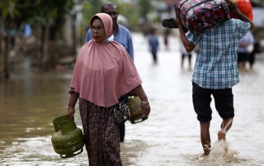Ruim 900 doden door overstromingen Sumatra, gouverneur vreest hongersnood