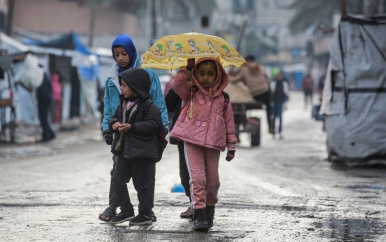 Noodweer treft Gazastrook: overstromingen en ingestorte tenten