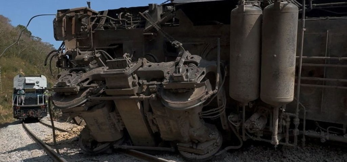 Trein Mexico ontspoort en kantelt: 13 doden