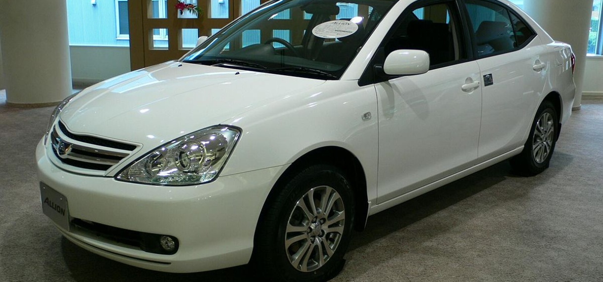 Eigenaar ontdekt gestolen Toyota online; politie onderschept voertuig in Wanica