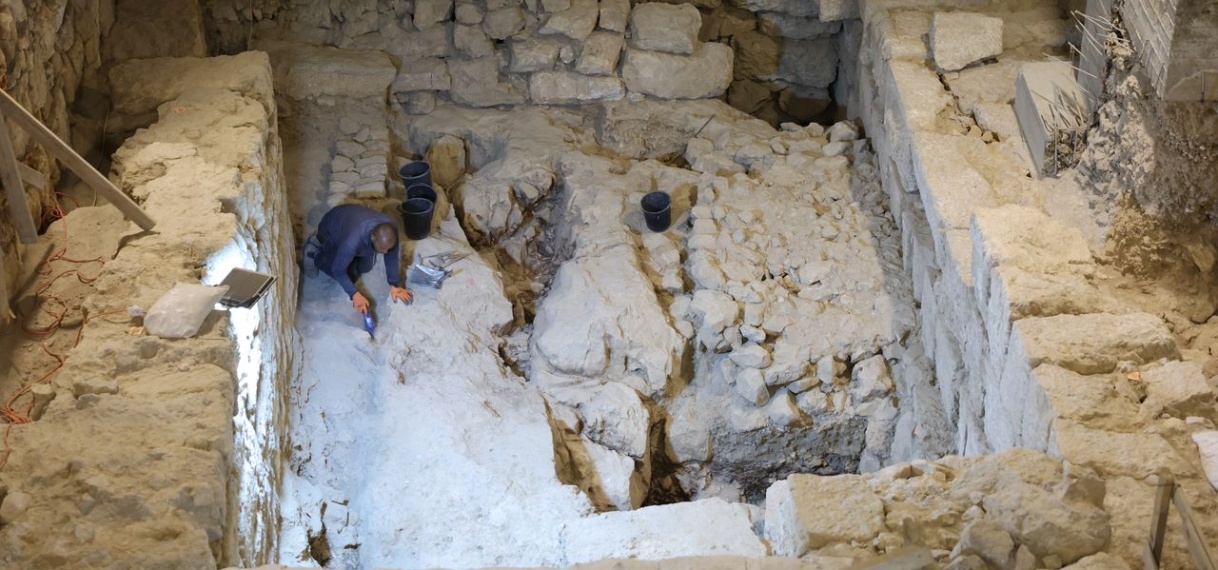 Archeologen graven ruim 2100 jaar oud stuk stadsmuur op: ‘Magie van Jeruzalem’