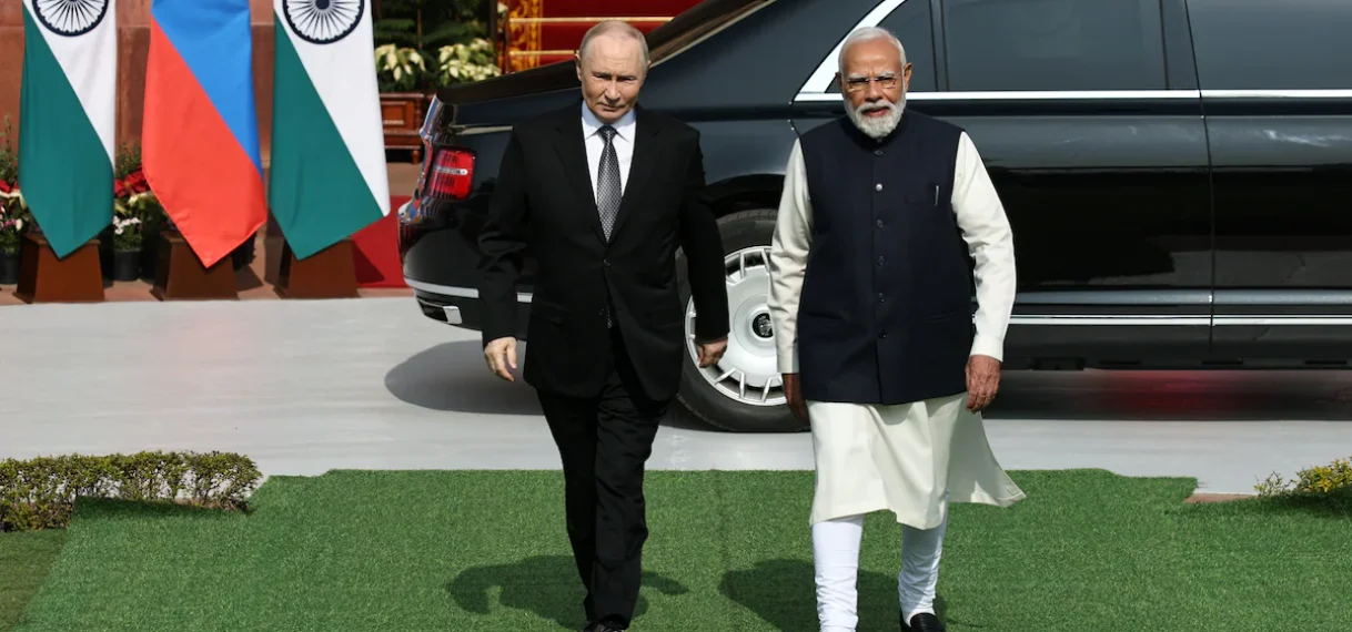 Poetin laat door bezoek aan bevriend India zien dat hij geen paria is