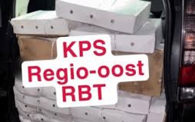 Drie aanhoudingen bij vermoedelijke smokkel van kippenbouten