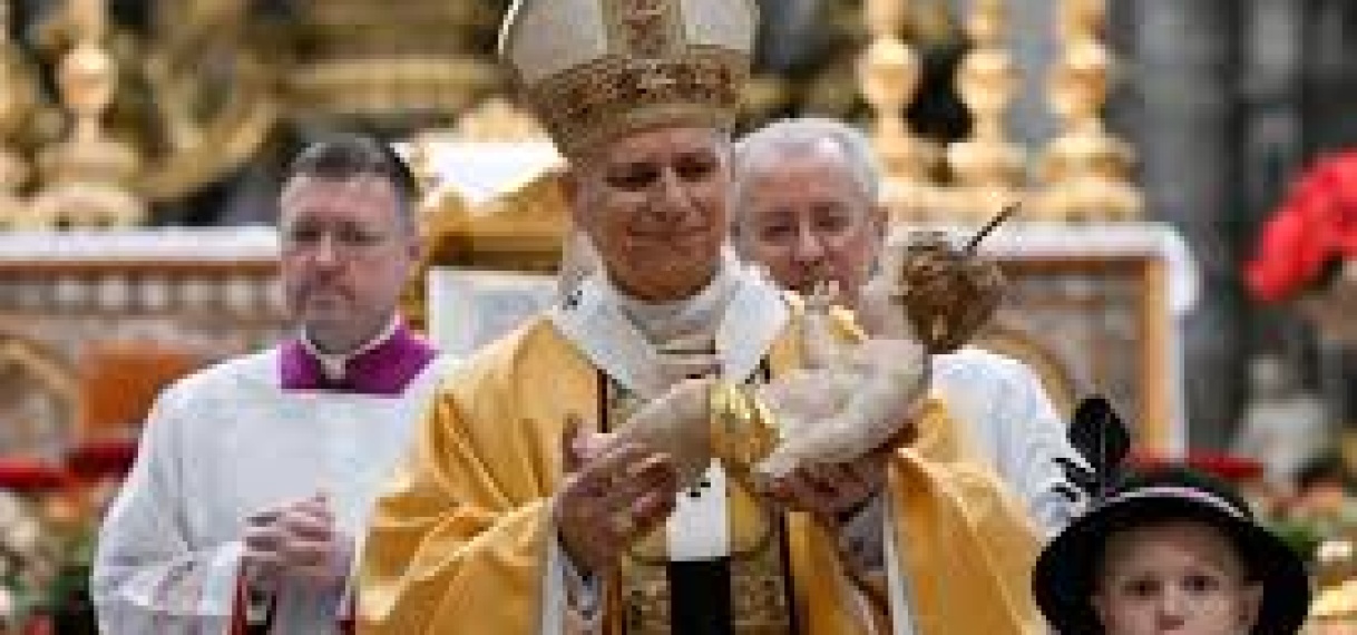 Paus Leo XIV roept op tot vrede en solidariteit in kerstboodschap