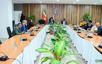 President Simons heeft positief onderhoud met veiligheidsbonden