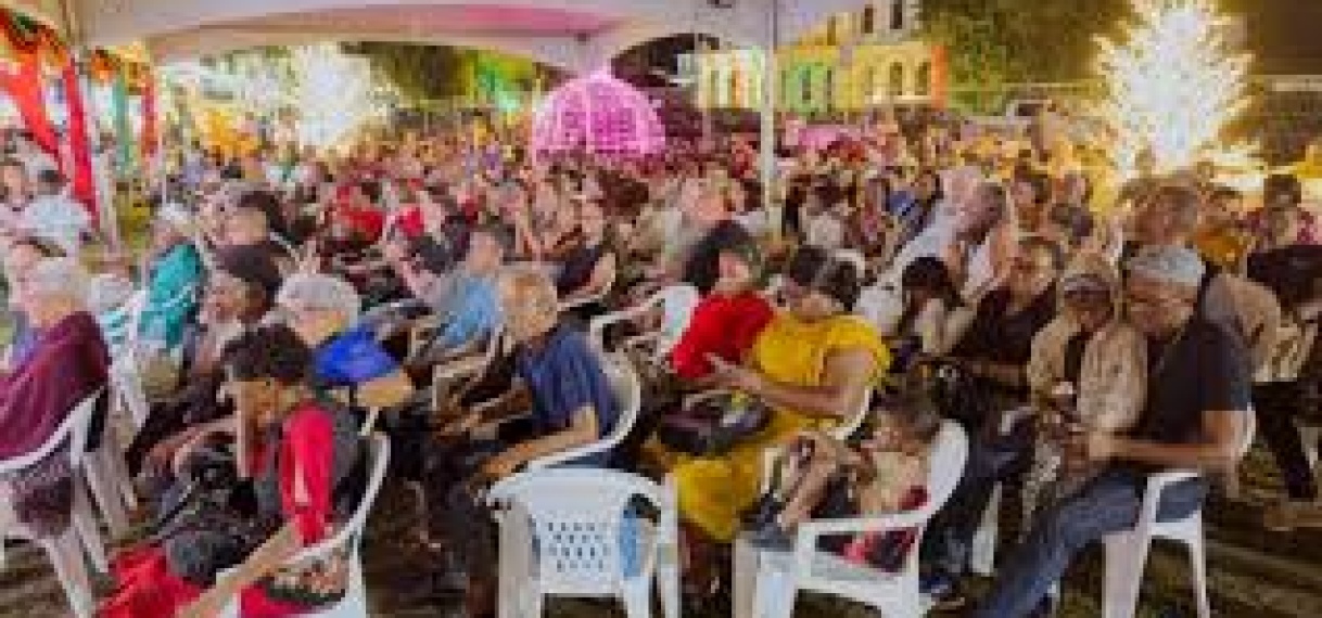 President stelt eenheid en innerlijke vrede centraal tijdens sfeervolle Volkskerstzang