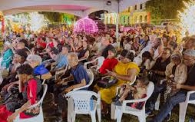 President stelt eenheid en innerlijke vrede centraal tijdens sfeervolle Volkskerstzang