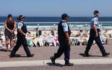 Zeven mannen aangehouden in Sydney om banden met schutters Bondi