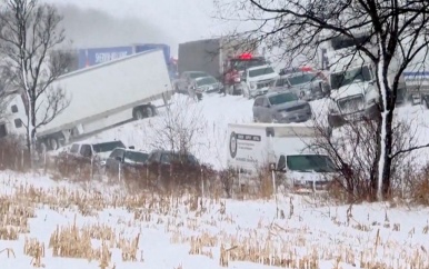 Ruim 100 voertuigen betrokken bij kettingbotsing in Michigan