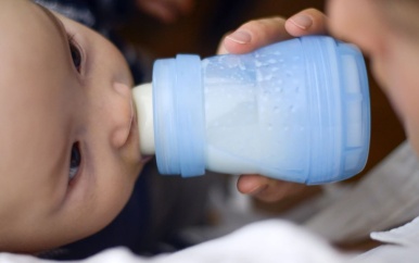 Franse justitie onderzoekt overlijden baby’s na giftige babymelk