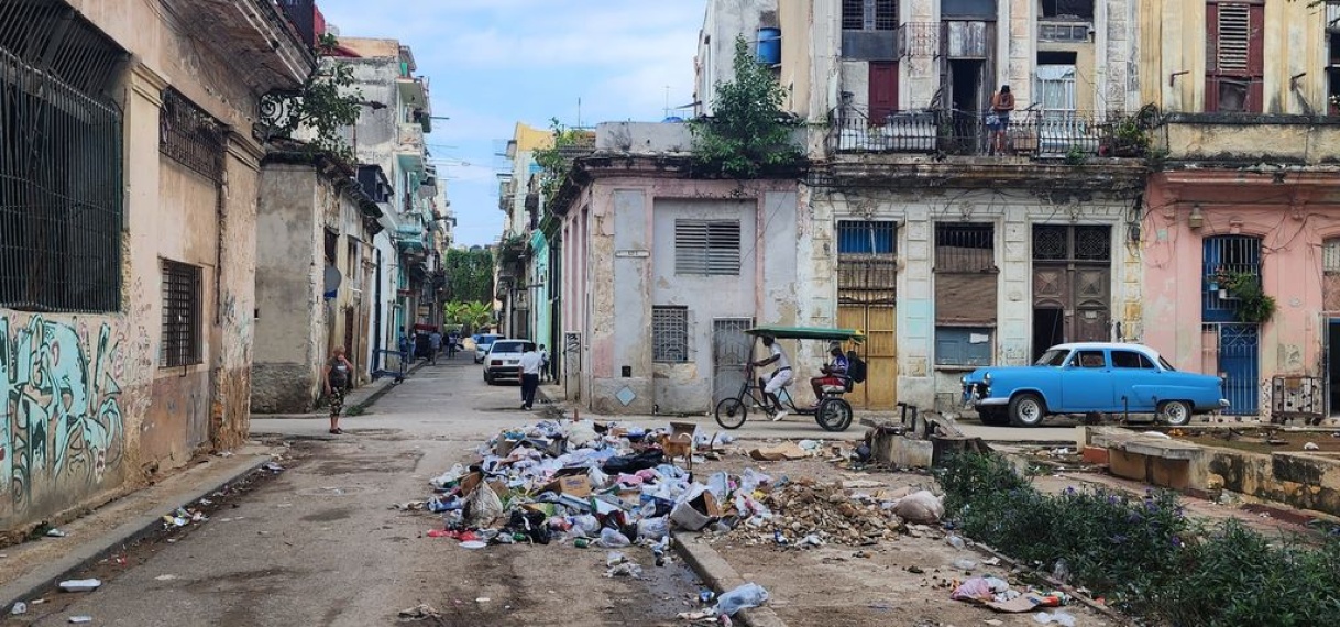 Cuba beeft onder de dreiging van VS, terwijl economie op instorten staat