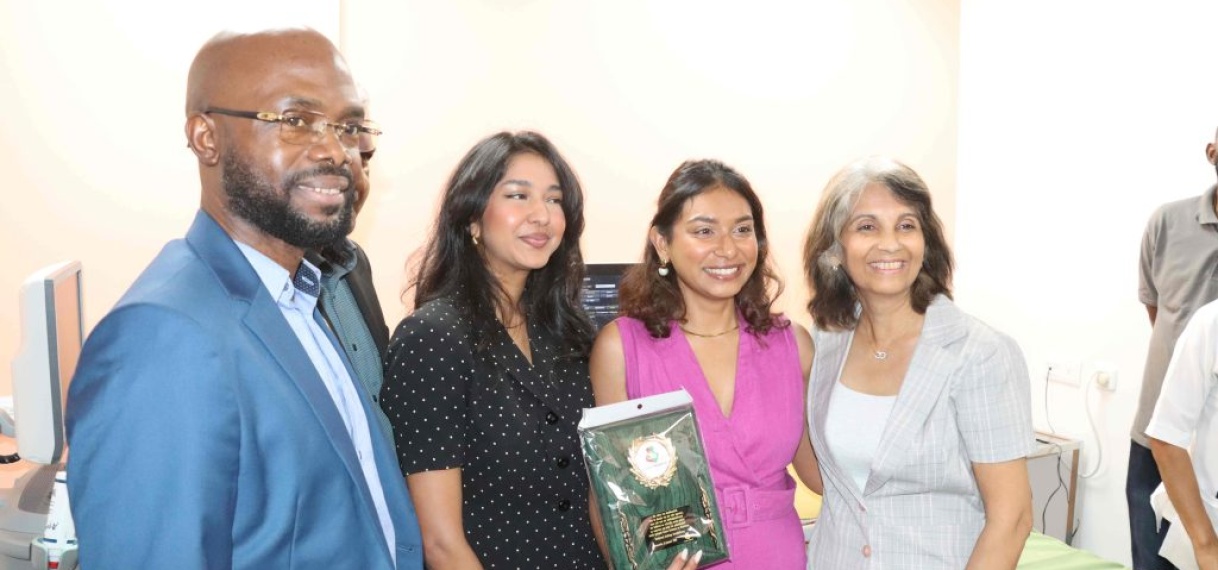 Stichting GratefulGiving doneert echo-apparatuur aan ’s Lands Hospitaal