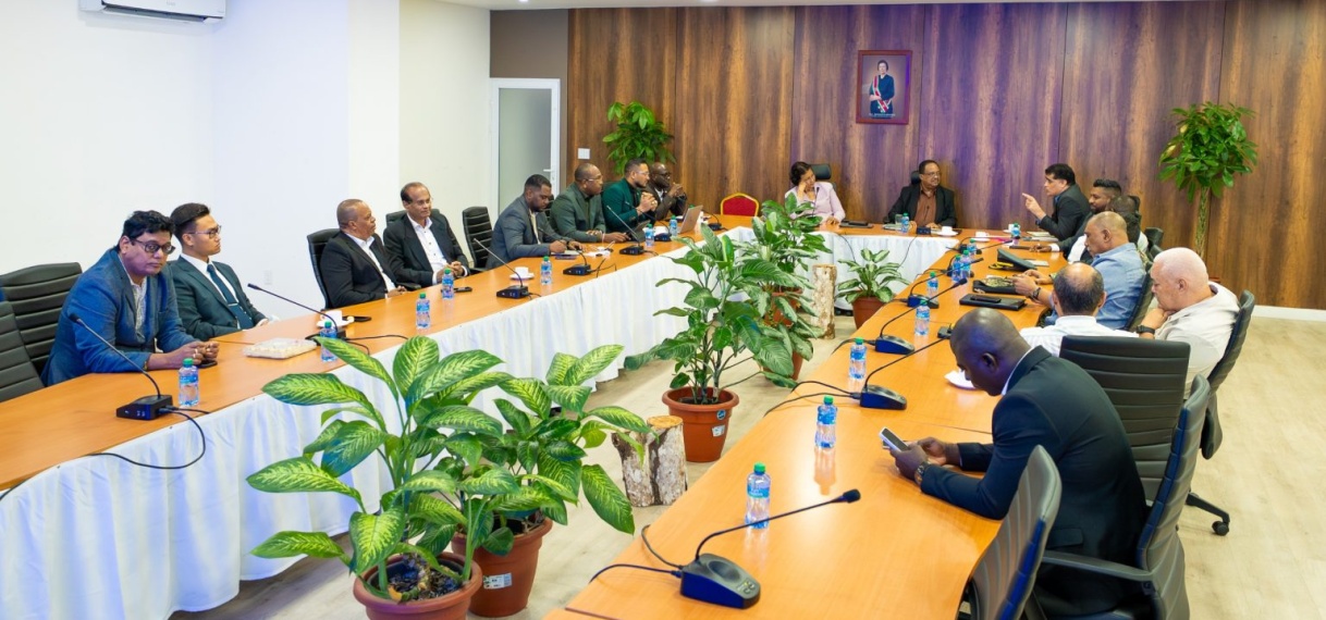 President Jennifer Simons voert overleg over de situatie in Venezuela