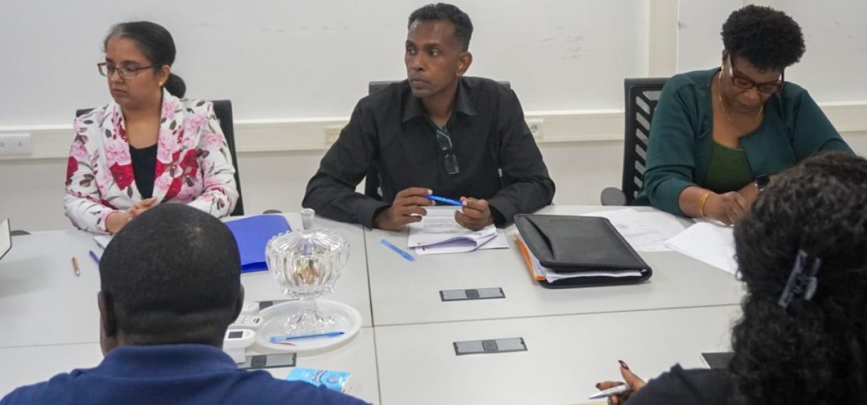 Overleg tussen ministerie van Financiën en MI-GLIS over urgente kwesties