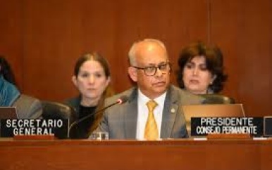 Rubio belt OAS-topman Ramdin; OAS roept op tot de-escalatie na Amerikaanse actie in Venezuela