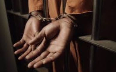 Moeder en kinderen slachtoffer van huiselijk geweld; verdachte in verzekering gesteld   