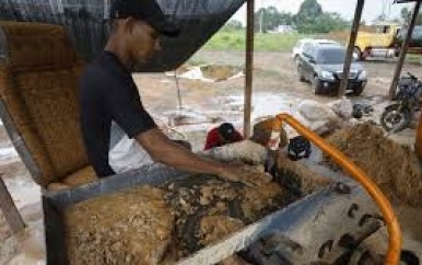 Naast olie heeft Venezuela goud, gas en aluminium, maar welk bedrijf durft het risico aan?