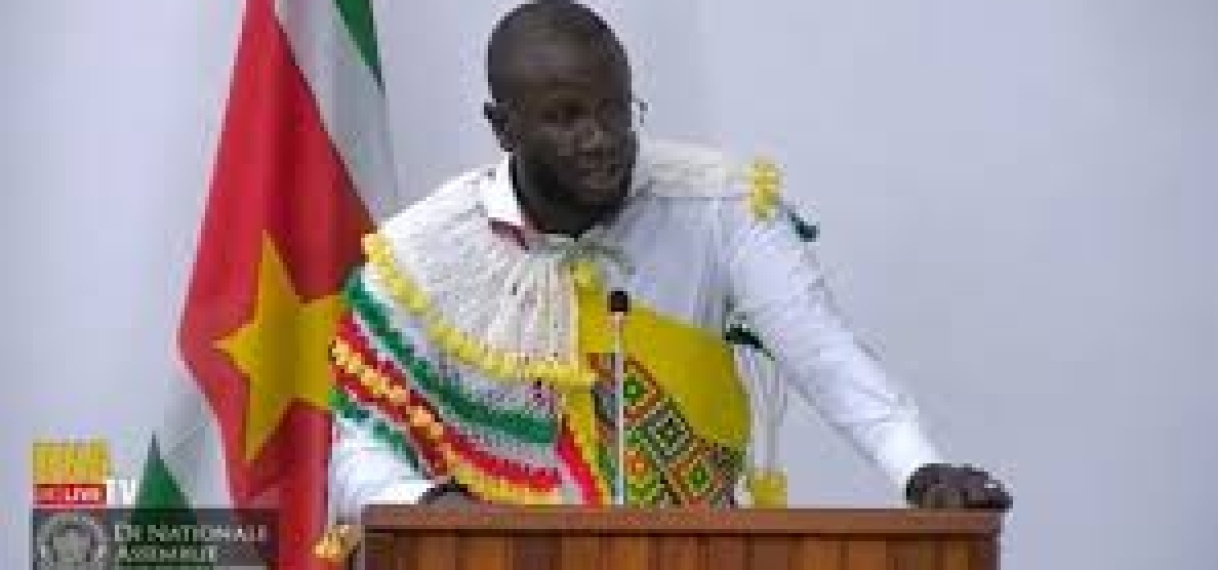 Ebu Jones: initiatiefwet tegen ‘muilkorfartikelen’ ligt sinds 2022 stil om politieke redenen