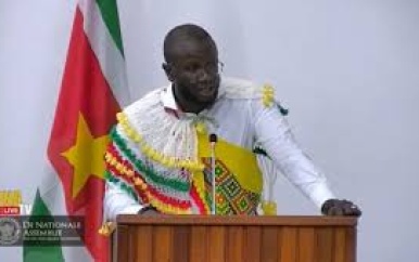 Ebu Jones: initiatiefwet tegen ‘muilkorfartikelen’ ligt sinds 2022 stil om politieke redenen