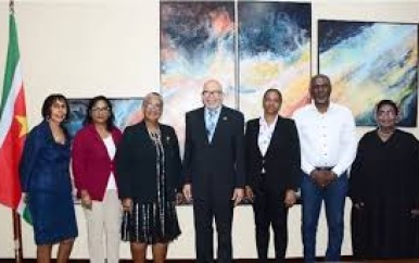 Nieuw bestuur ADEKUS geïnstalleerd