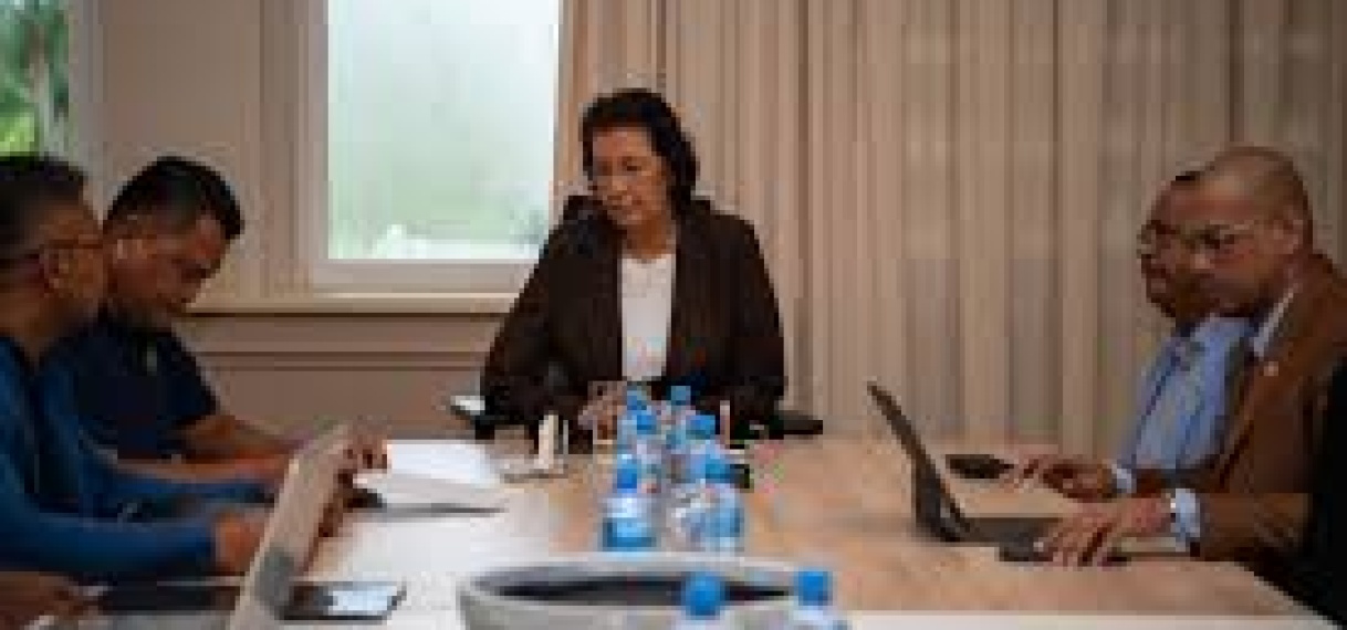 President Simons in spoedoverleg met Satca over luchtverkeersleiding