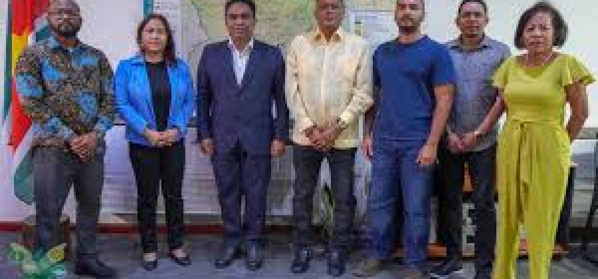 Emanuel Enjoem voorzitter nieuwe RvT Viskeuringsinstituut.