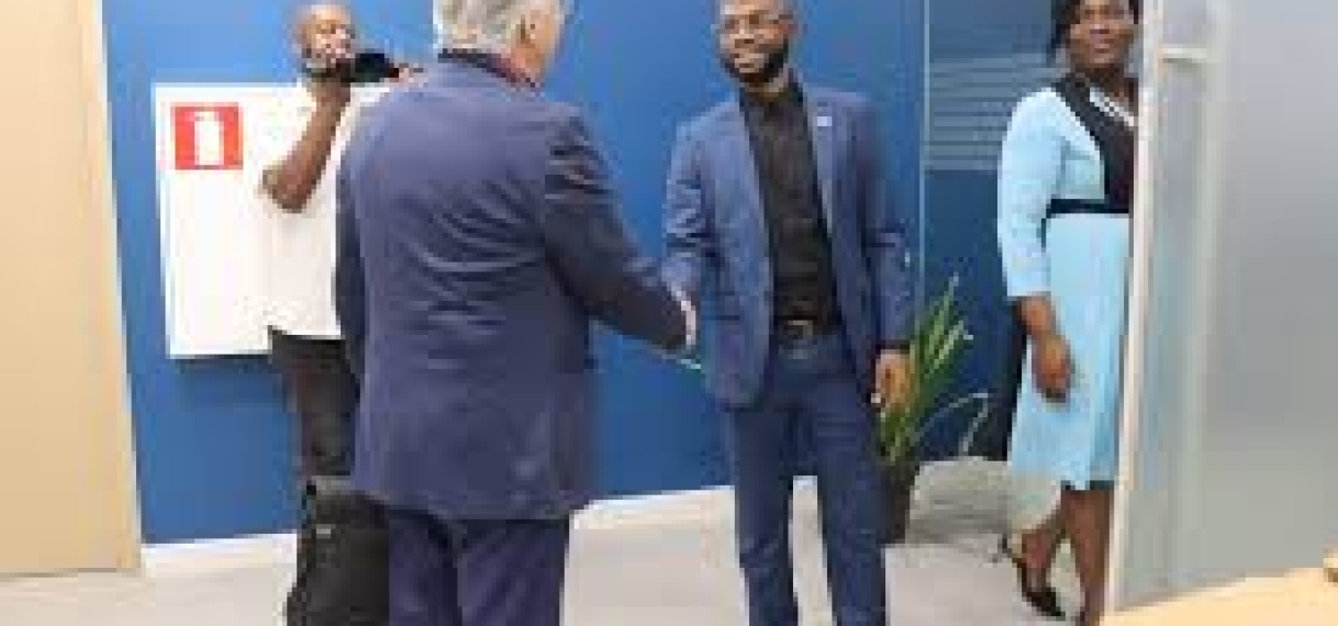 Honorary Consulate van Suriname in Israel brengt beleefdheidsbezoek aan minister Misiekaba